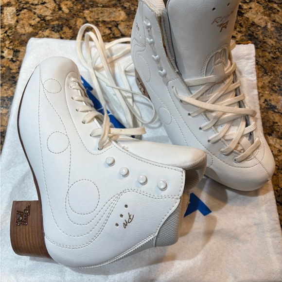 RISPORT Royal Pro 250 C / 6.5 figure skates (Boots only) - Picture 9 of 13